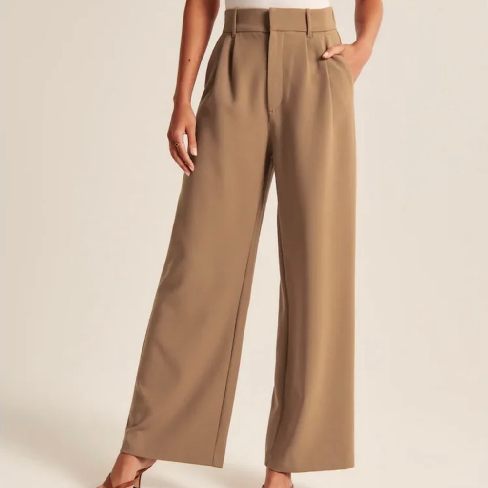 Tailored wide-leg pants in Beige